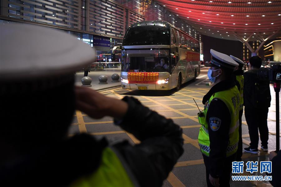 （新華全媒頭條&middot;圖文互動）（15）最美逆行者，武漢永遠(yuǎn)記得你！&mdash;&mdash;首批援鄂醫(yī)療隊(duì)返程紀(jì)實(shí)