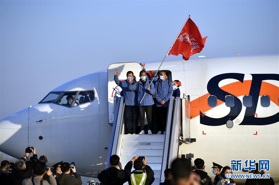 （新華全媒頭條&middot;圖文互動）（16）最美逆行者，武漢永遠(yuǎn)記得你！&mdash;&mdash;首批援鄂醫(yī)療隊(duì)返程紀(jì)實(shí)