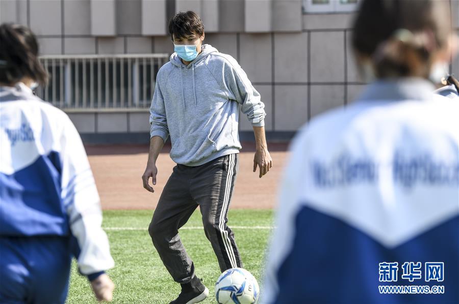 （圖文互動(dòng)）（1）&ldquo;早&rdquo;安同學(xué)，&ldquo;早&rdquo;安老師！&mdash;&mdash;新疆初高中畢業(yè)班復(fù)課一周回訪見聞