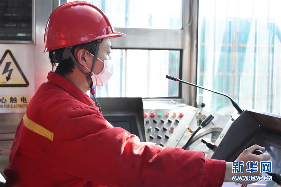 (圖文互動)(2)在戰(zhàn)“疫”中“加油打氣”——大慶油田復(fù)工復(fù)產(chǎn)見聞