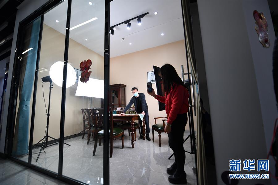 （聚焦復(fù)工復(fù)產(chǎn)&middot;圖文互動(dòng)）（7）記者手記：戰(zhàn)&ldquo;疫&rdquo;中增長(zhǎng)，這些企業(yè)做對(duì)了什么？