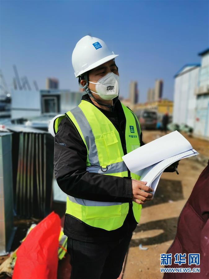 （一線抗疫群英譜&middot;圖文互動）（1）羅文浩：&ldquo;女兒，你的名字里有溫暖，有榮光！&rdquo;