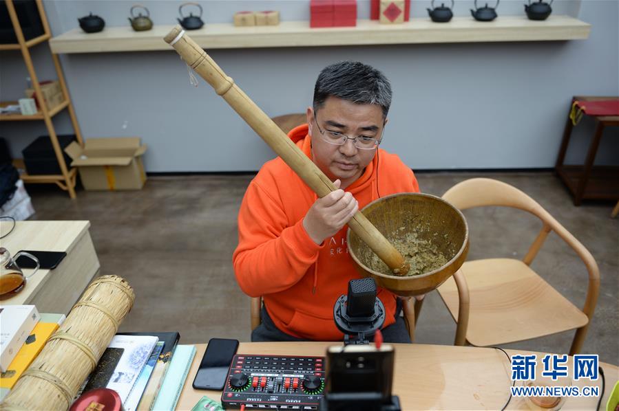 （中國經(jīng)濟新觀察&middot;圖文互動）（2）&ldquo;云端&rdquo;上演新場景&mdash;&mdash;新型消費激活發(fā)展新動能