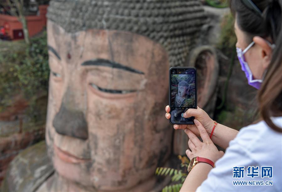 (社會)(3)樂山大佛景區(qū)恢復(fù)開放