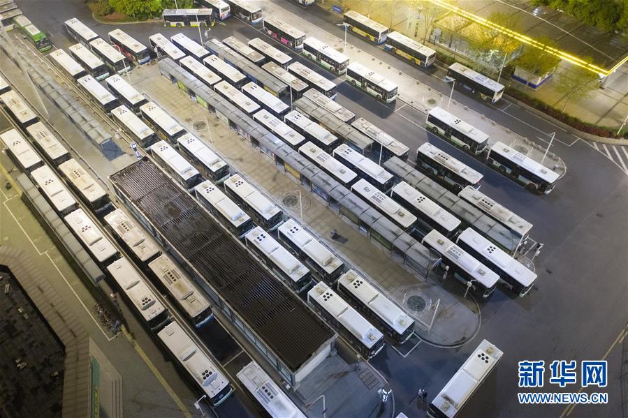 (聚焦疫情防控)(8)武漢市部分公交車(chē)恢復(fù)開(kāi)行