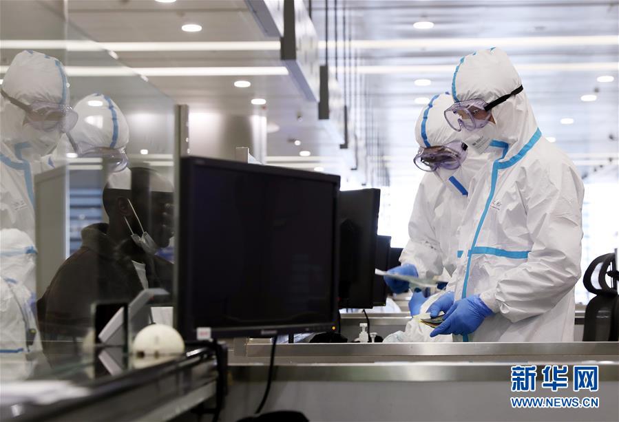 (聚焦疫情防控·圖文互動(dòng))(4)用青春筑牢防疫“長(zhǎng)城”——上海青年突擊隊(duì)嚴(yán)守浦東國(guó)際機(jī)場(chǎng)第一線