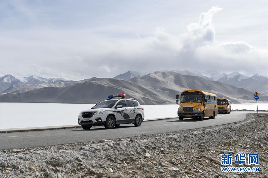 (圖文互動(dòng))(1)兩代帕米爾高原牧民的上學(xué)路