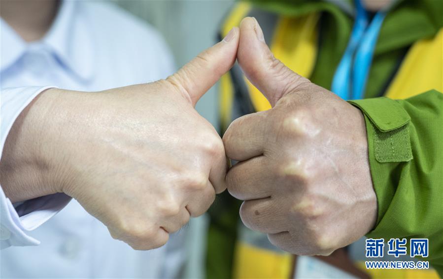 (新華全媒頭條·圖文互動)(16)致敬“沉默的英雄”——記武漢火神山雷神山醫(yī)院的建設(shè)者