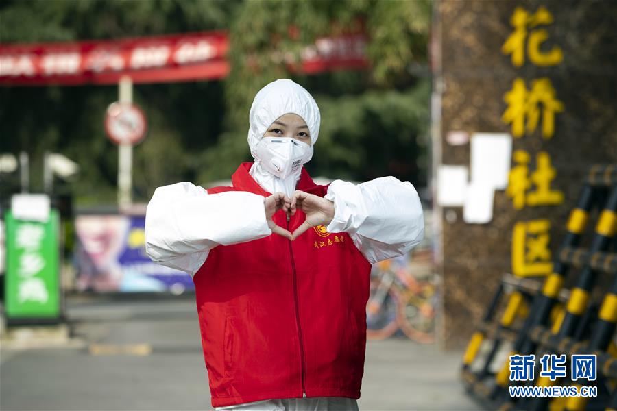 (新華全媒頭條·圖文互動(dòng))(14)星火成炬——記戰(zhàn)“疫”中的志愿服務(wù)英雄