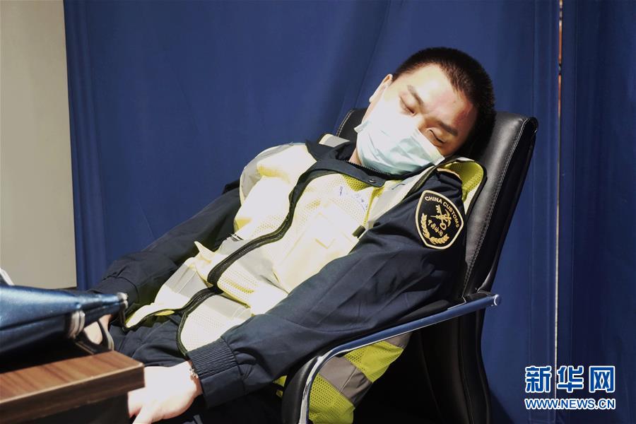 （一線抗疫群英譜&middot;圖文互動）武漢天河機(jī)場海關(guān)王銳：堅(jiān)守國門一線69天 嚴(yán)防疫情輸入輸出