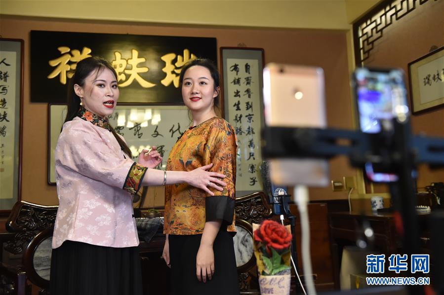 (圖文互動)(4)京城老字號“試水”網(wǎng)絡(luò)直播 探索非遺“活態(tài)”傳承