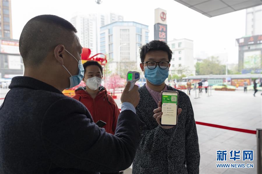 （在習(xí)近平新時代中國特色社會主義思想指引下&mdash;&mdash;新時代新作為新篇章&middot;習(xí)近平總書記關(guān)切事&middot;圖文互動）（6）讓城市更聰明　讓經(jīng)濟更智慧&mdash;&mdash;各地加快形成數(shù)字新動能促經(jīng)濟社會行穩(wěn)致遠