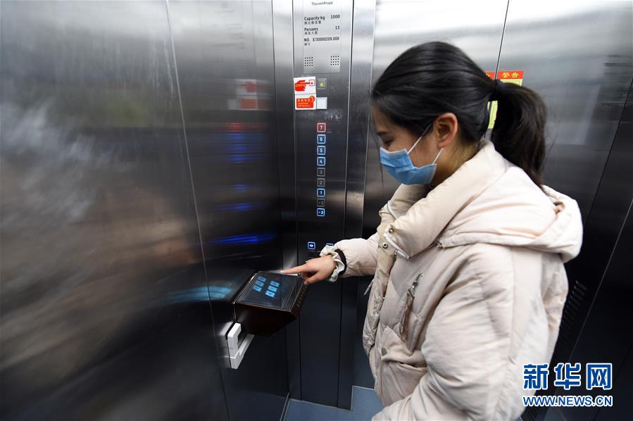 （在習(xí)近平新時代中國特色社會主義思想指引下&mdash;&mdash;新時代新作為新篇章&middot;習(xí)近平總書記關(guān)切事&middot;圖文互動）（12）讓城市更聰明　讓經(jīng)濟更智慧&mdash;&mdash;各地加快形成數(shù)字新動能促經(jīng)濟社會行穩(wěn)致遠