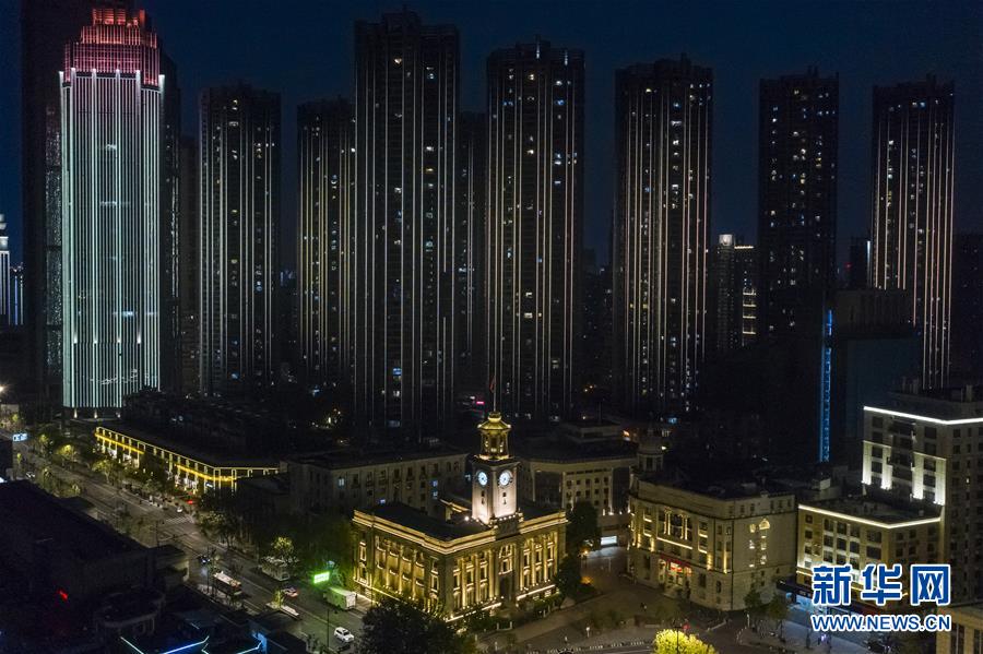 (聚焦疫情防控)(10)點(diǎn)亮武漢