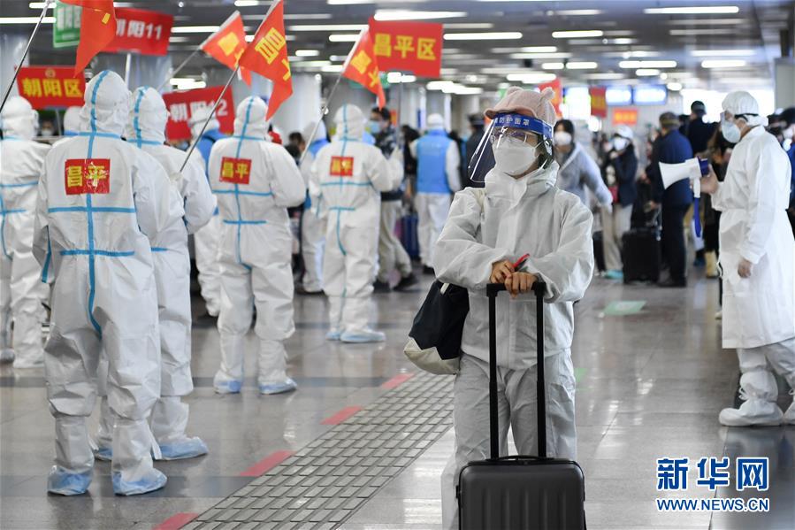 (聚焦疫情防控)(8)武漢“解封”后首趟返京列車抵達(dá)北京西站