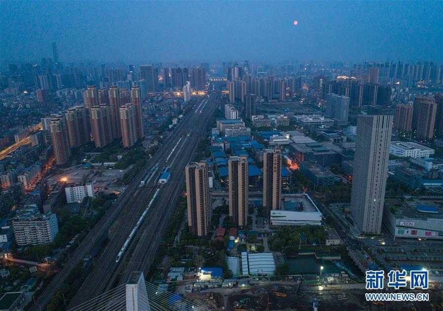 （新華全媒頭條&middot;圖文互動）（4）武漢重啟，不負春天&mdash;&mdash;寫在武漢&ldquo;解封&rdquo;之際