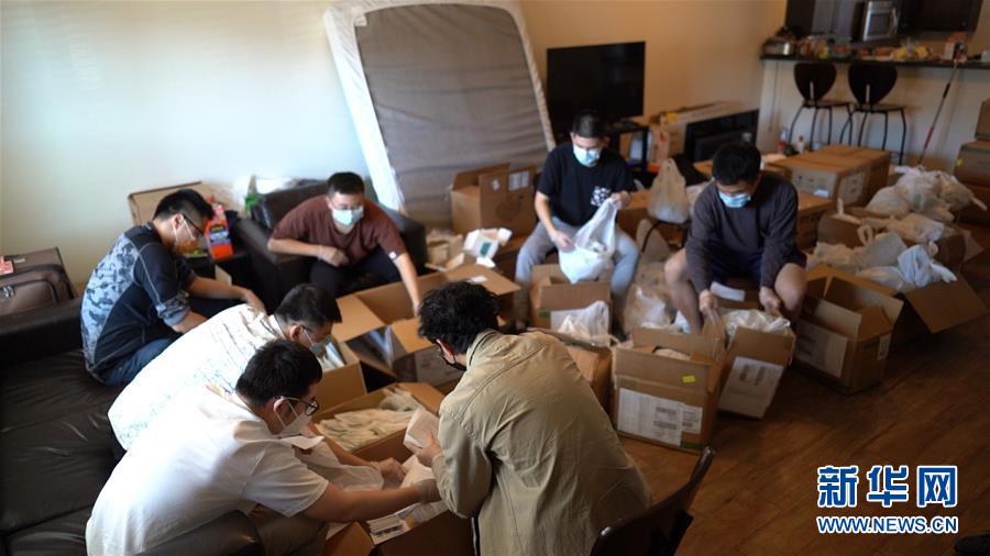 （國際疫情&middot;圖文互動(dòng)）（1）&ldquo;來自祖國濃濃的愛&rdquo;&mdash;&mdash;在美留學(xué)生領(lǐng)取&ldquo;健康包&rdquo;背后的故事