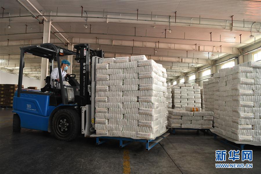 （聚焦復(fù)工復(fù)產(chǎn)&middot;圖文互動(dòng)）（1）新疆阿拉山口積極復(fù)工復(fù)產(chǎn)