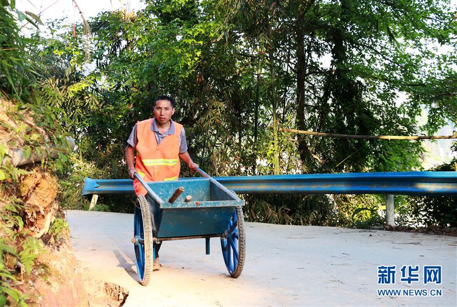 (在習(xí)近平新時(shí)代中國特色社會(huì)主義思想指引下——新時(shí)代新作為新篇章·習(xí)近平總書記關(guān)切事·圖文互動(dòng))(10)啃下最后的硬骨頭——脫貧攻堅(jiān)掛牌督戰(zhàn)進(jìn)行時(shí)
