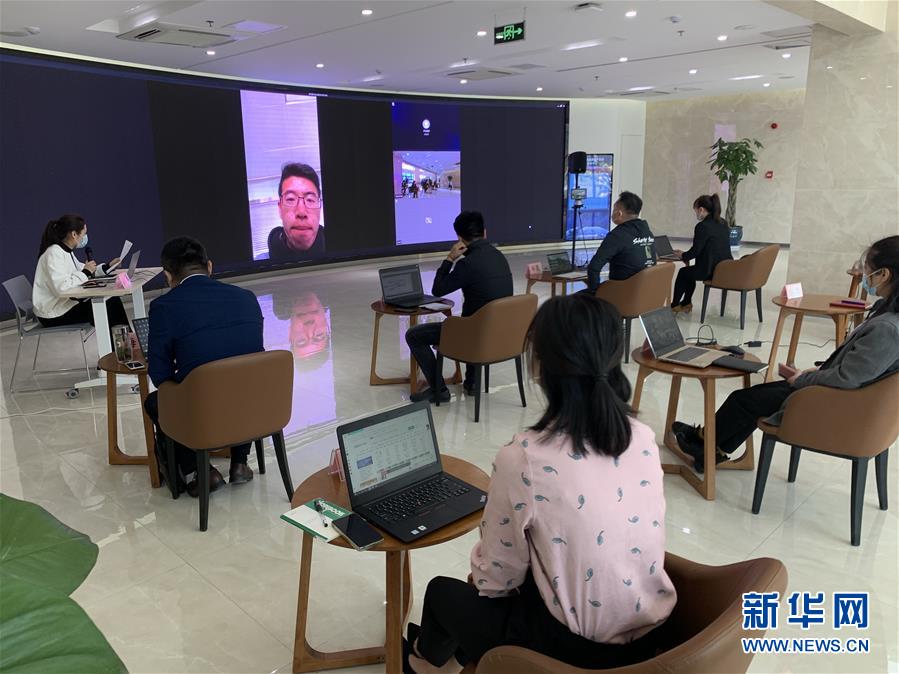 (聚焦復(fù)工復(fù)產(chǎn)·圖文互動)(2)招聘“不見面” 溝通“屏對屏”——江蘇徐州“云招聘”助力企業(yè)復(fù)工達(dá)產(chǎn)