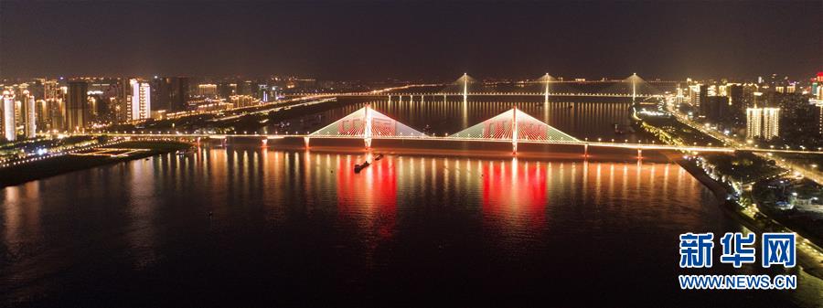 (新華全媒頭條·圖文互動(dòng))(2)江城“歸來(lái)” 不負(fù)韶華——武漢“解封”半月記