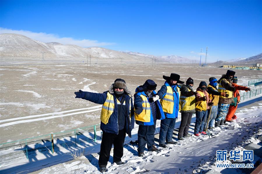 (新華全媒頭條·圖文互動(dòng))(5)用腳步和忠誠守護(hù)雪域天路——記青藏鐵路望昆線路車間副主任于本蕃