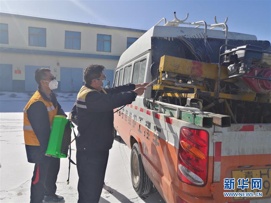 (新華全媒頭條·圖文互動(dòng))(14)用腳步和忠誠守護(hù)雪域天路——記青藏鐵路望昆線路車間副主任于本蕃