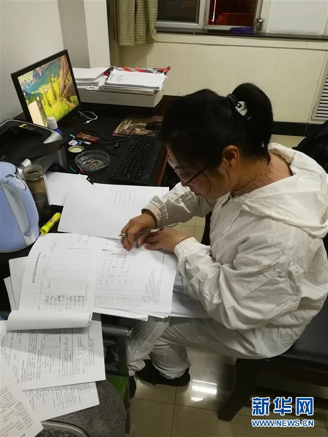 （一線抗疫群英譜&middot;圖文互動）（1）山西檢測員伉儷：疫情不退，決不放松