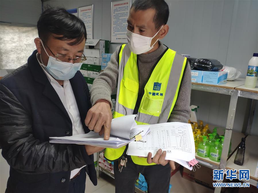 （一線抗疫群英譜&middot;圖文互動(dòng)）（1）&ldquo;逆行者&rdquo;曾陽春：步行十公里，他冒雨趕赴一線