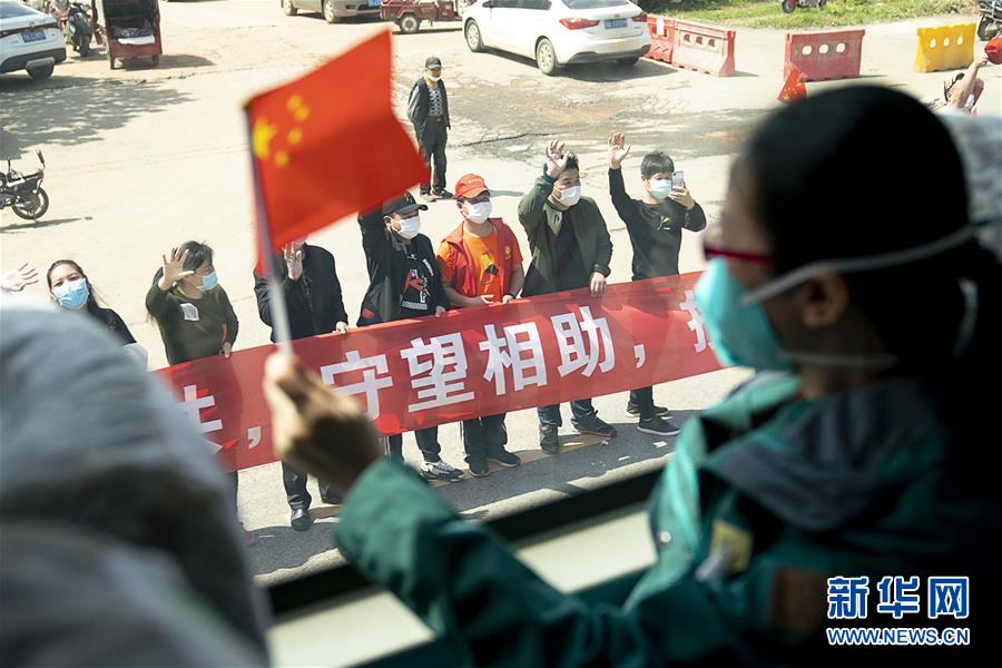 （聚焦疫情防控&middot;圖文互動）（1）分秒必爭！一切為了治病救人&mdash;&mdash;中國抗疫生命至上的生動實踐