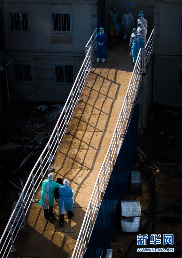 （聚焦疫情防控&middot;圖文互動）（10）分秒必爭！一切為了治病救人&mdash;&mdash;中國抗疫生命至上的生動實踐