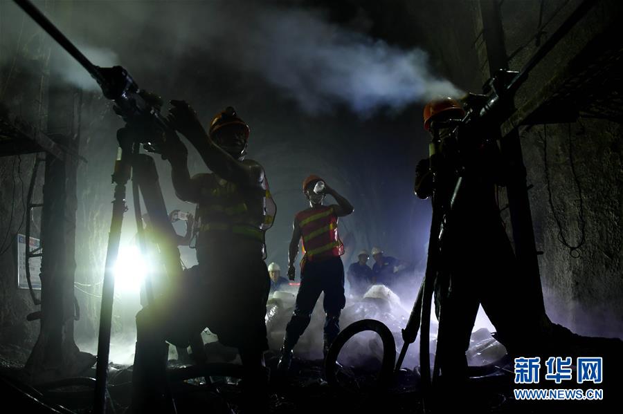 (圖文互動)(1)“最難掘進隧道”大柱山隧道貫通