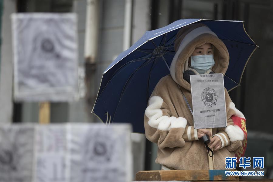 (新華全媒頭條·圖文互動(dòng))(10)戰(zhàn)斗在防疫最前沿——來(lái)自“五一”國(guó)際勞動(dòng)節(jié)的致敬