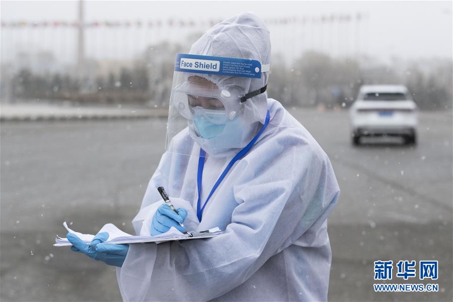 (新華全媒頭條·圖文互動(dòng))(13)戰(zhàn)斗在防疫最前沿——來(lái)自“五一”國(guó)際勞動(dòng)節(jié)的致敬