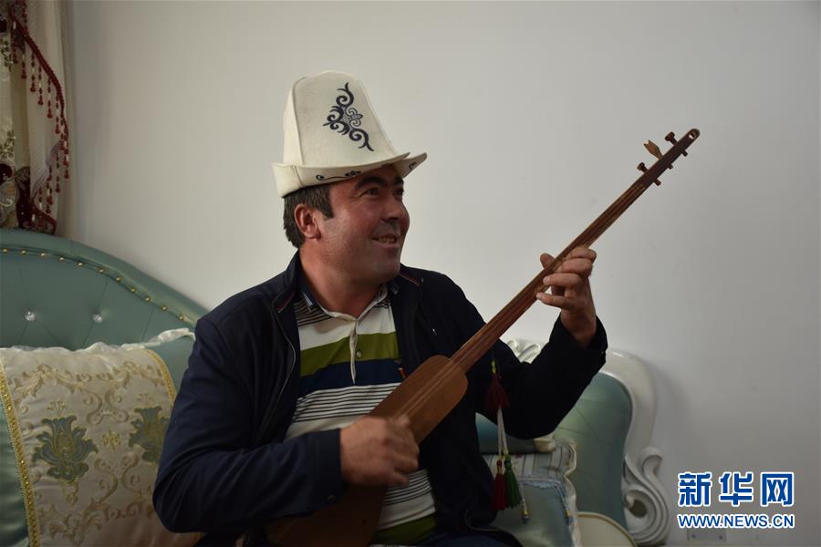 (決戰(zhàn)決勝脫貧攻堅·圖文互動)(4)從高原牧區(qū)走入現(xiàn)代社區(qū)——探訪帕米爾高原搬遷牧民的新生活