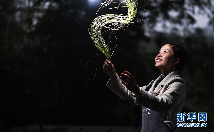 (代表委員履職·圖文互動(dòng))(1)“90后”非遺傳承人楊昌芹:讓傳統(tǒng)文化為鄉(xiāng)村振興注入“靈魂”