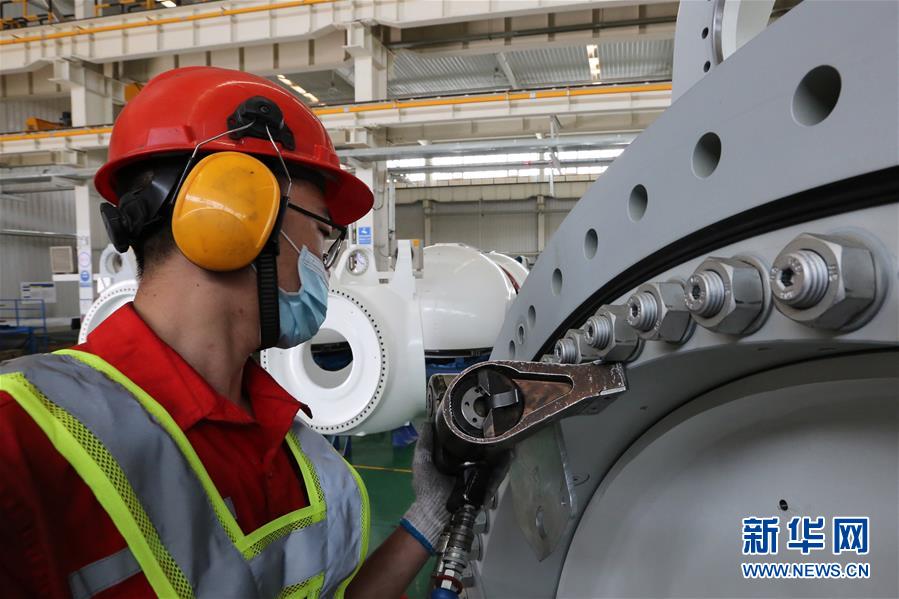 (聚焦復(fù)工復(fù)產(chǎn)·圖文互動(dòng))(3)聆聽(tīng)復(fù)蘇的腳步——新疆企業(yè)一線生產(chǎn)見(jiàn)聞