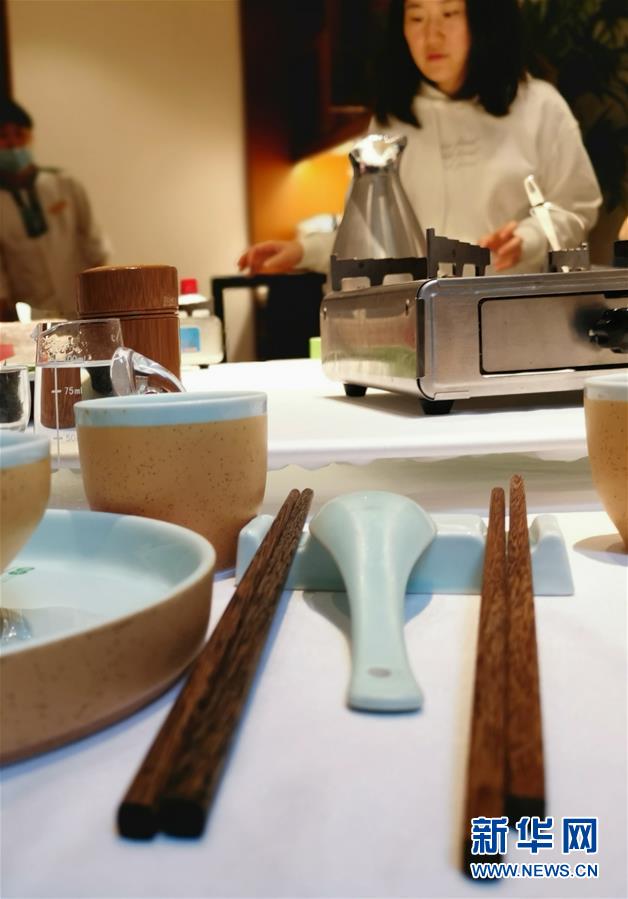 （圖文互動(dòng)）&ldquo;公筷公勺&rdquo;上桌難在哪？&mdash;&mdash;長(zhǎng)沙市部分餐飲場(chǎng)所見(jiàn)聞