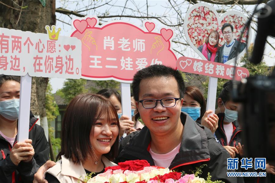 （新華全媒頭條&middot;圖文互動）（12）&ldquo;我看不見你的樣子，但我知道你是誰&rdquo;&mdash;&mdash;寫在國際護士節(jié)來臨之際