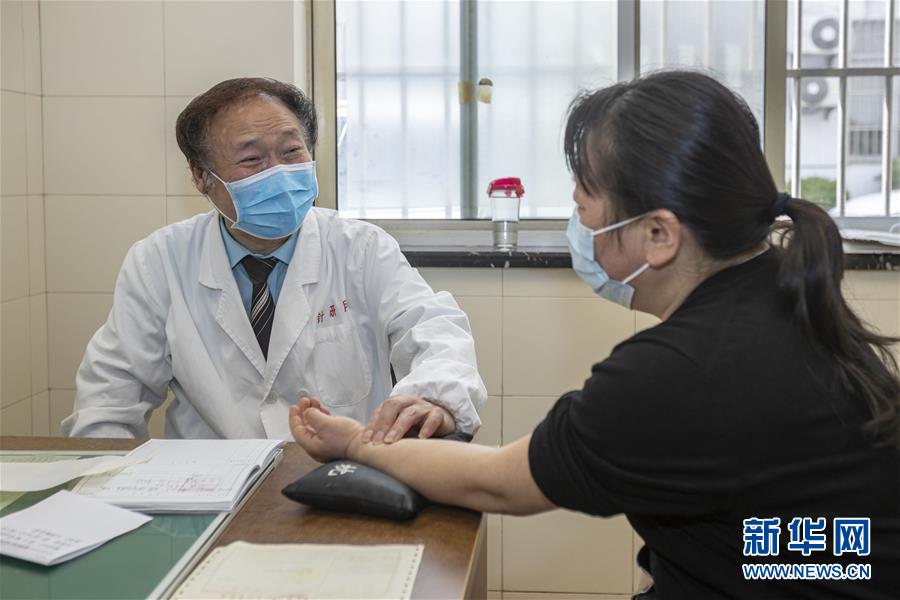 （代表委員履職&middot;圖文互動(dòng)）（4）&ldquo;履職與行醫(yī)，都要精益求精&rdquo;&mdash;&mdash;全國(guó)政協(xié)委員吳煥淦履職記