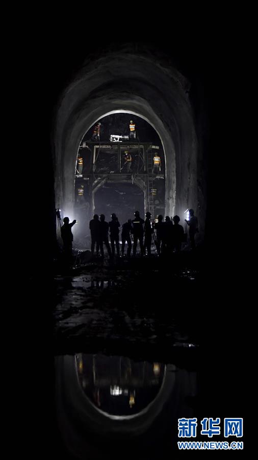 （在習近平新時代中國特色社會主義思想指引下&mdash;&mdash;新時代新作為新篇章&middot;習近平總書記關切事&middot;圖文互動）（7）新機遇、新引擎&mdash;&mdash;重大工程重大項目建設新動向觀察