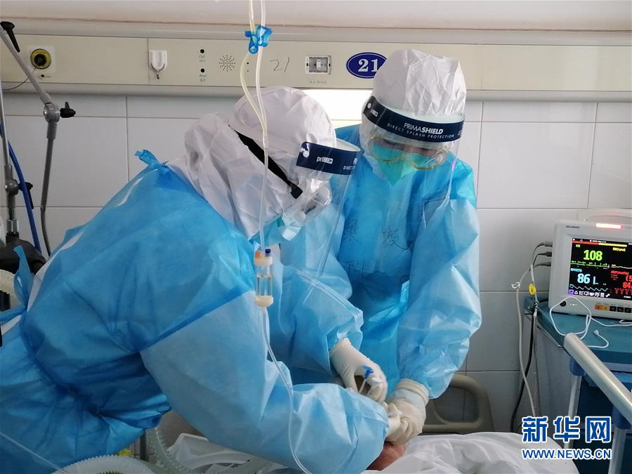 (新華全媒頭條·圖文互動)(6)風(fēng)雨無阻向前進(jìn)——寫在全國疫情防控阻擊戰(zhàn)取得重大戰(zhàn)略成果之際