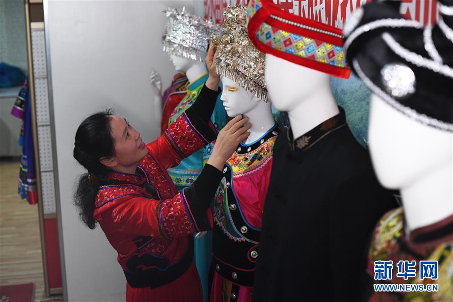 （兩會人物&middot;圖文互動）（5）帶娃、賺錢兩不誤&mdash;&mdash;一位農(nóng)民工代表眼中的脫貧新工作