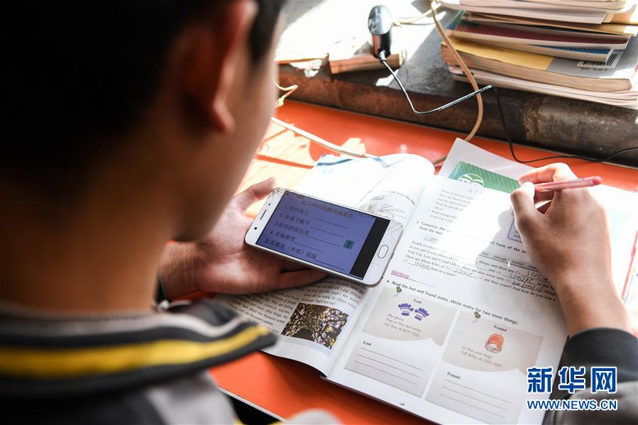 （新華全媒頭條&middot;圖文互動）（21）從人民中汲取磅礴力量&mdash;&mdash;習(xí)近平總書記同出席2020年全國兩會人大代表、政協(xié)委員共商國是紀(jì)實