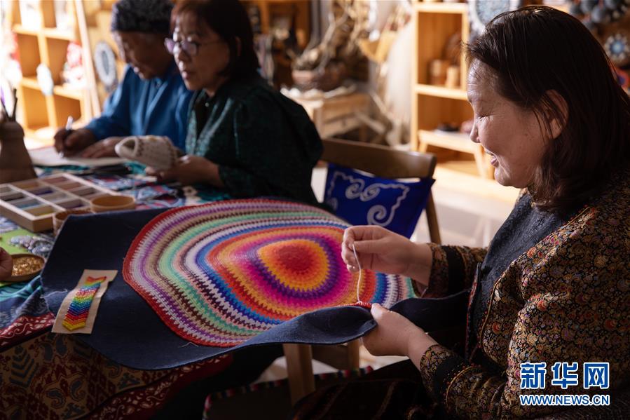 (在習(xí)近平新時代中國特色社會主義思想指引下——新時代新作為新篇章·習(xí)近平總書記關(guān)切事·圖文互動)(1)讓每一個角落都感受到幸福的溫情——人口較少民族在脫貧攻堅大潮中的奮進(jìn)故事