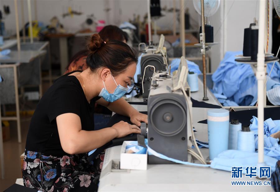 (在習(xí)近平新時代中國特色社會主義思想指引下——新時代新作為新篇章·習(xí)近平總書記關(guān)切事·圖文互動)(4)讓每一個角落都感受到幸福的溫情——人口較少民族在脫貧攻堅大潮中的奮進(jìn)故事