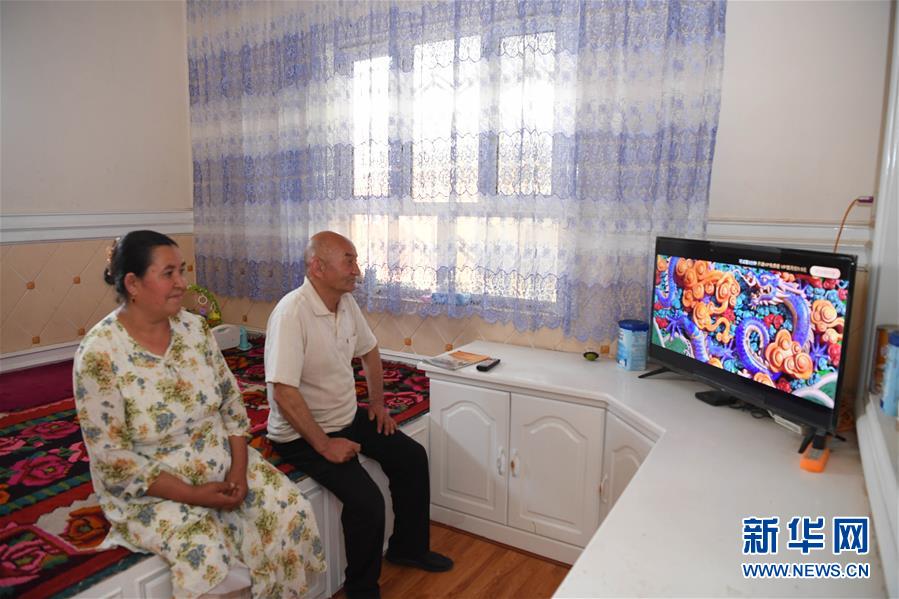 (決戰(zhàn)決勝脫貧攻堅(jiān)·聚焦三區(qū)三州·圖文互動(dòng))(1)安居房里的新物件