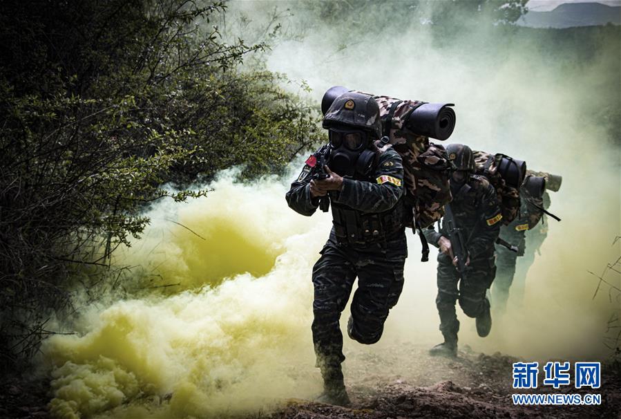 (圖文互動)(11)武警部隊抓好常態(tài)化疫情防控條件下“魔鬼周”極限訓(xùn)練