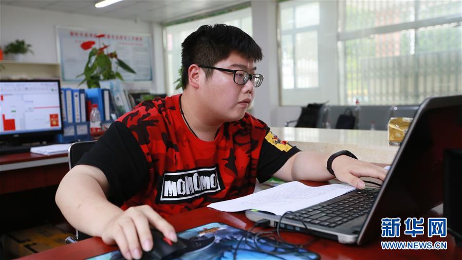  （新華全媒頭條&middot;圖文互動）（3）青春，在希望的田野上&mdash;&mdash;大別山區(qū)尋訪&ldquo;城歸&rdquo;大學畢業(yè)生