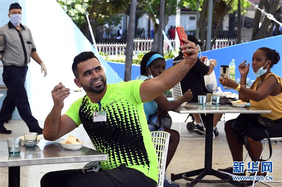 (國(guó)際疫情·圖文互動(dòng))(4)放寬限制但不放松警惕——哈瓦那“解封”首日見(jiàn)聞